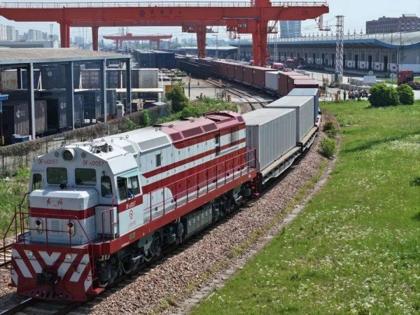 China-Europa train loaded with new energy vehicles leaves Shanghai for Duisburg